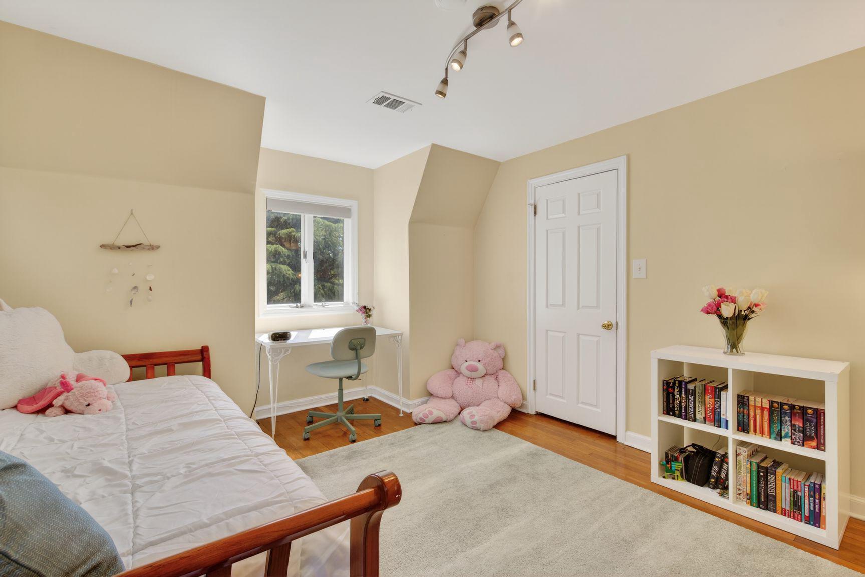 4428 BROOKSIDE DRIVE