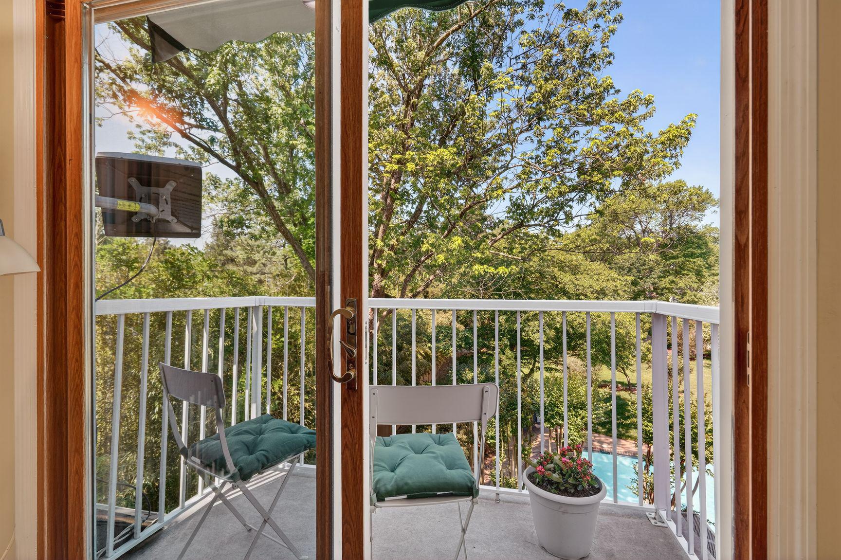 4428 BROOKSIDE DRIVE