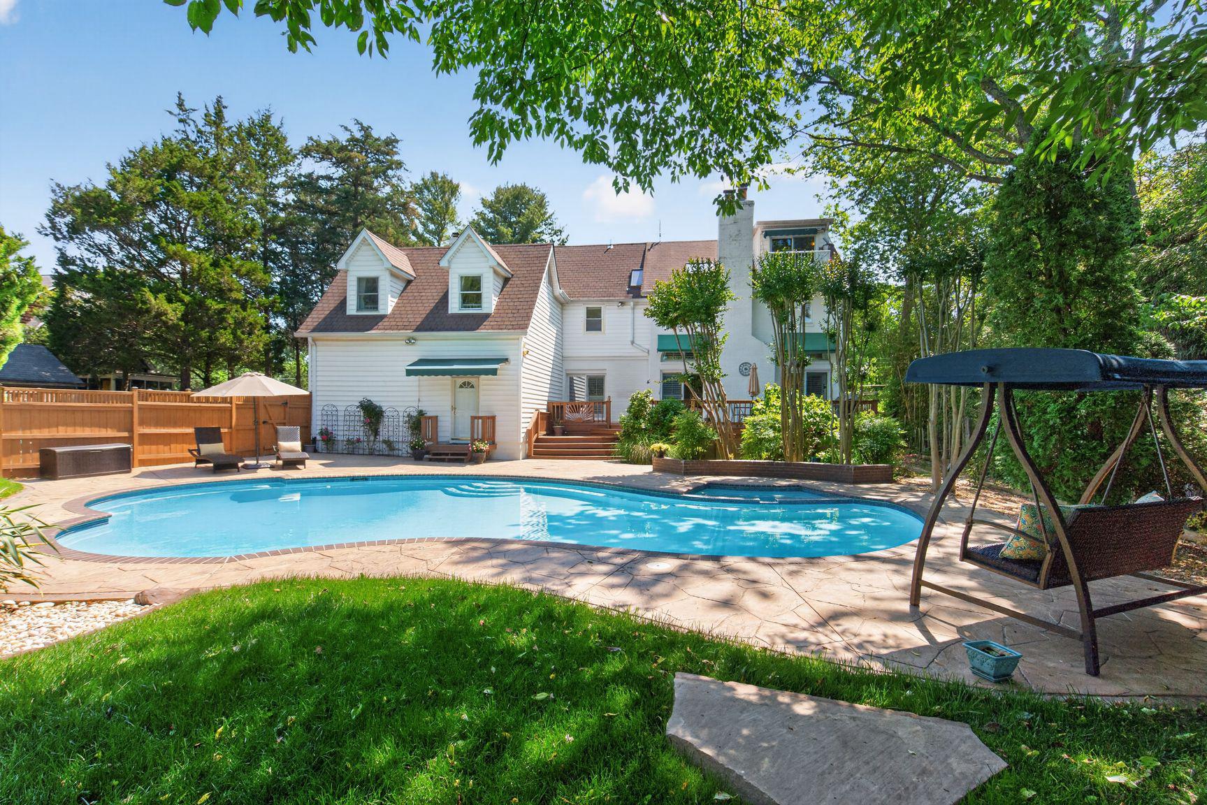 4428 BROOKSIDE DRIVE