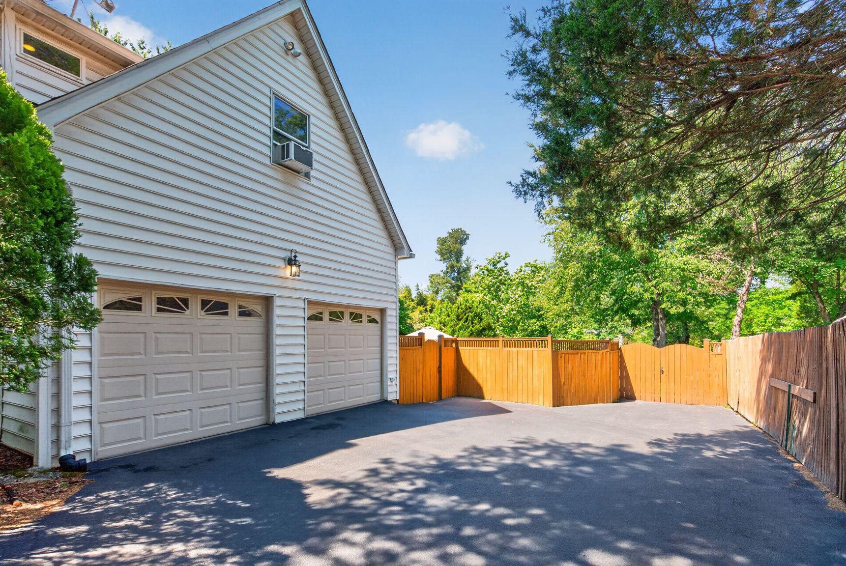 4428 BROOKSIDE DRIVE