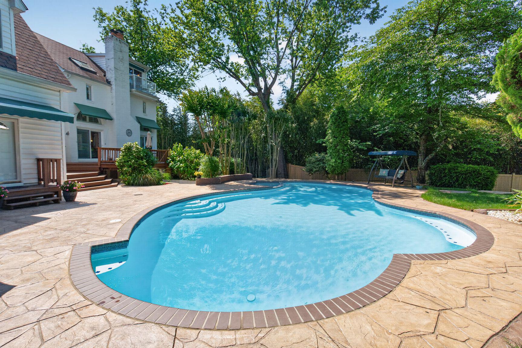4428 BROOKSIDE DRIVE