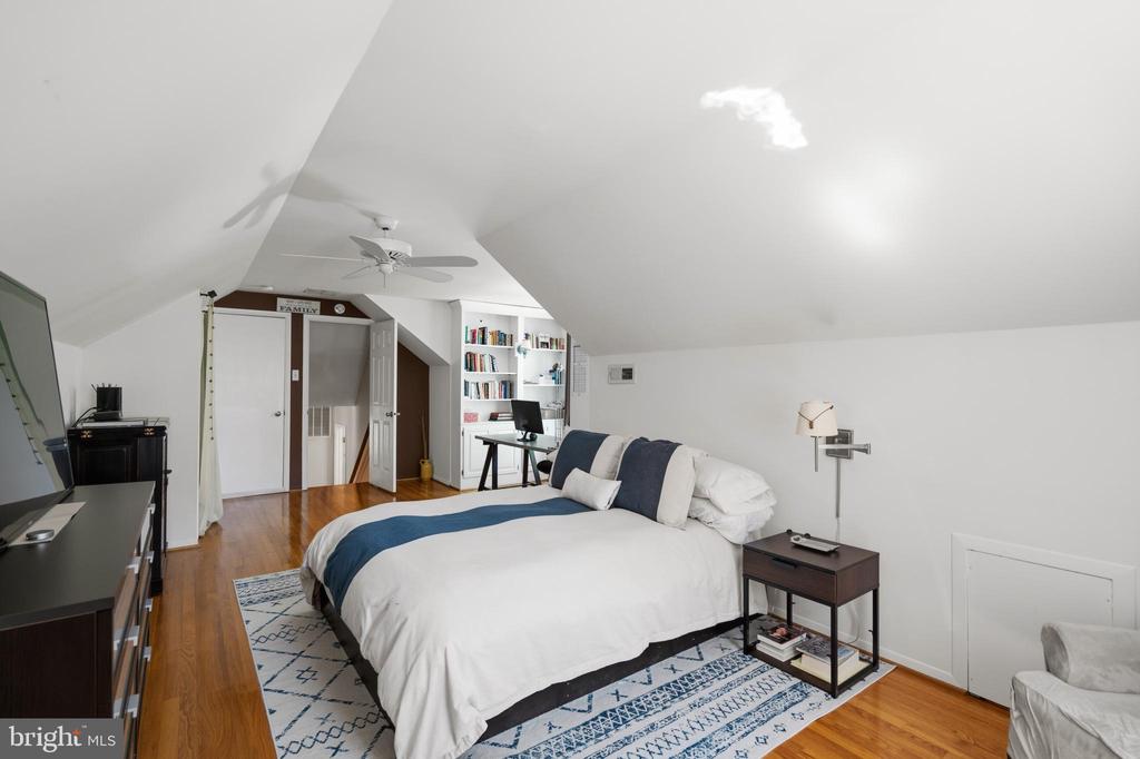 8611 CYRUS PLACE