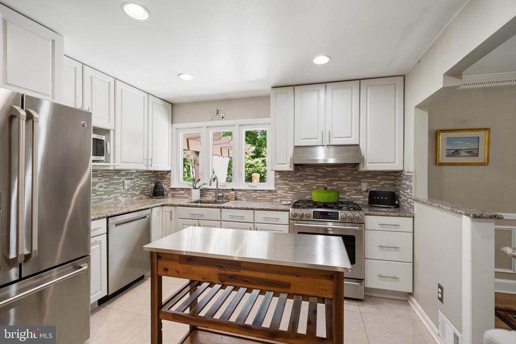 8611 CYRUS PLACE