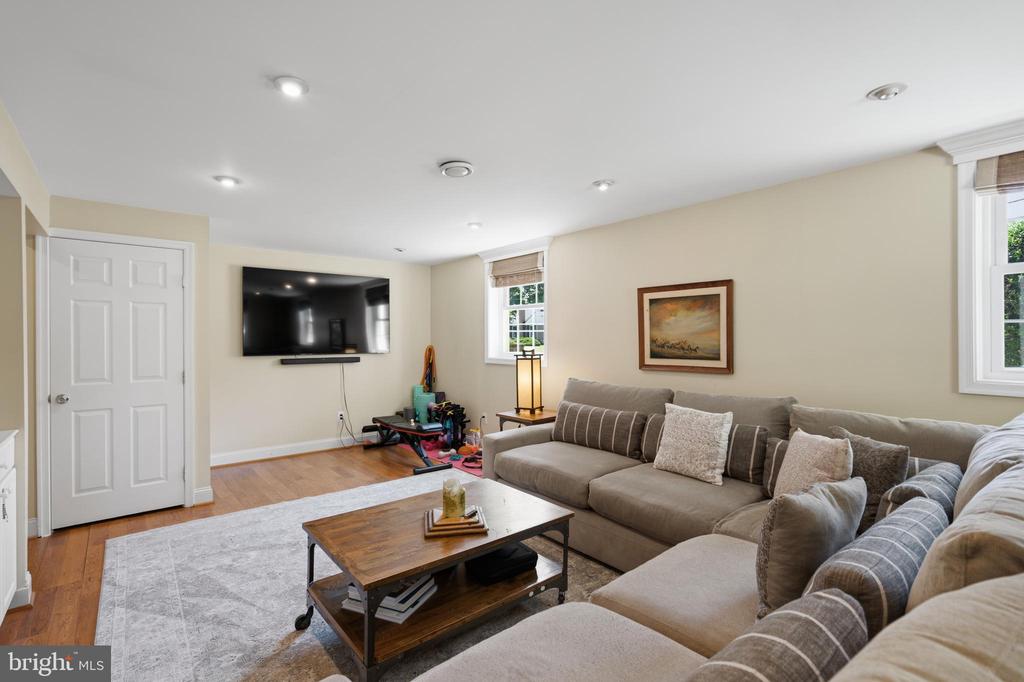8611 CYRUS PLACE