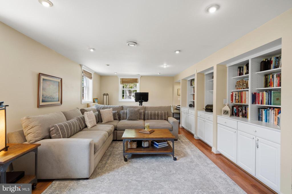 8611 CYRUS PLACE