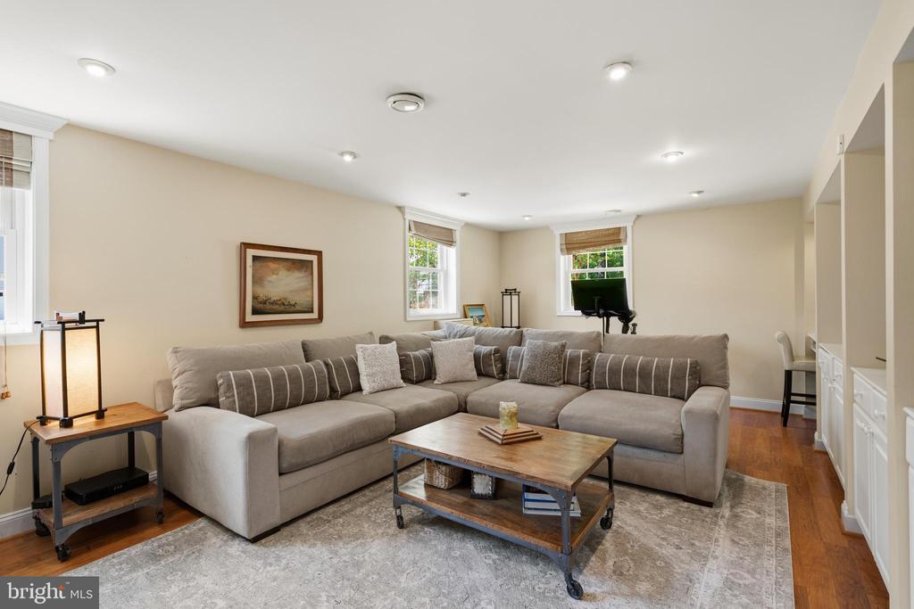 8611 CYRUS PLACE