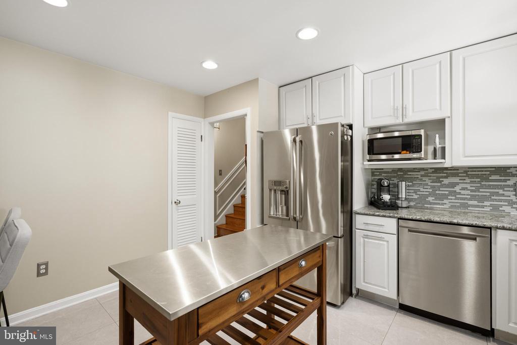 8611 CYRUS PLACE