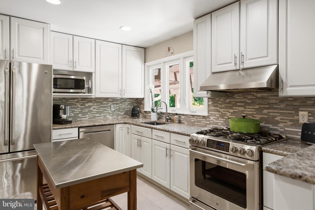 8611 CYRUS PLACE