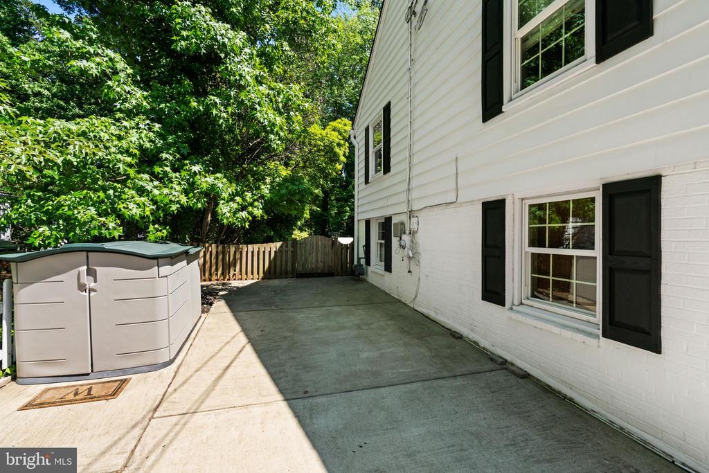 8611 CYRUS PLACE