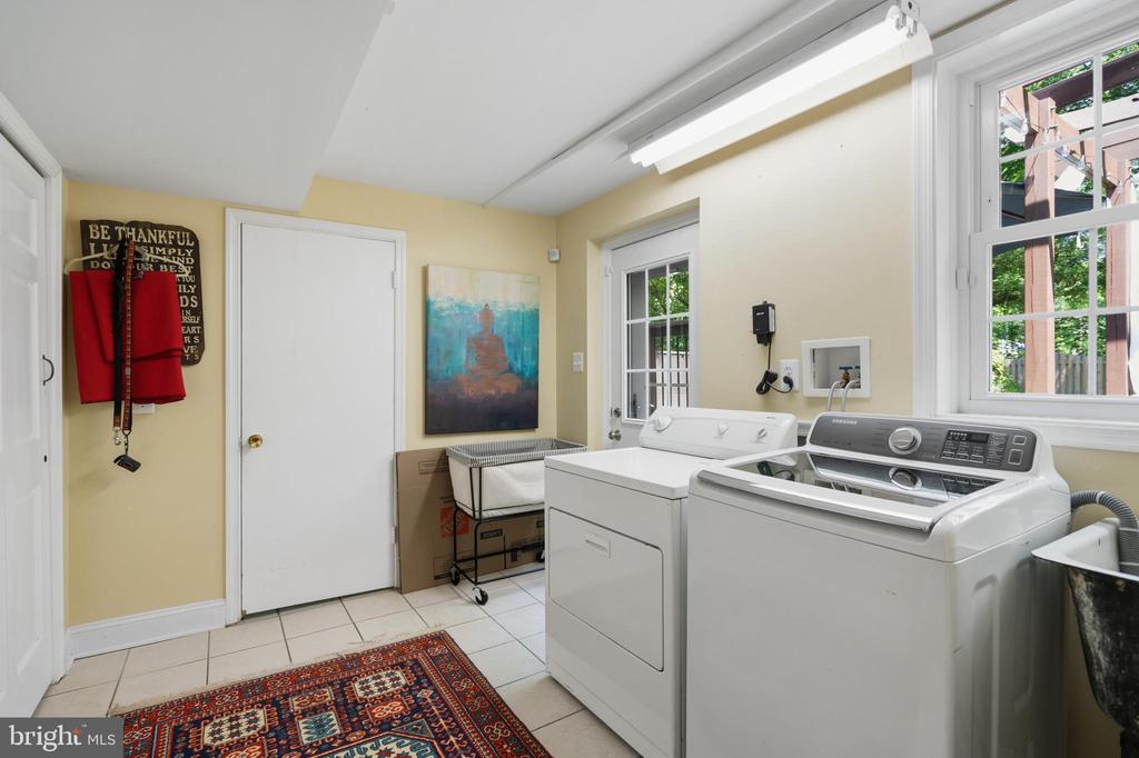 8611 CYRUS PLACE