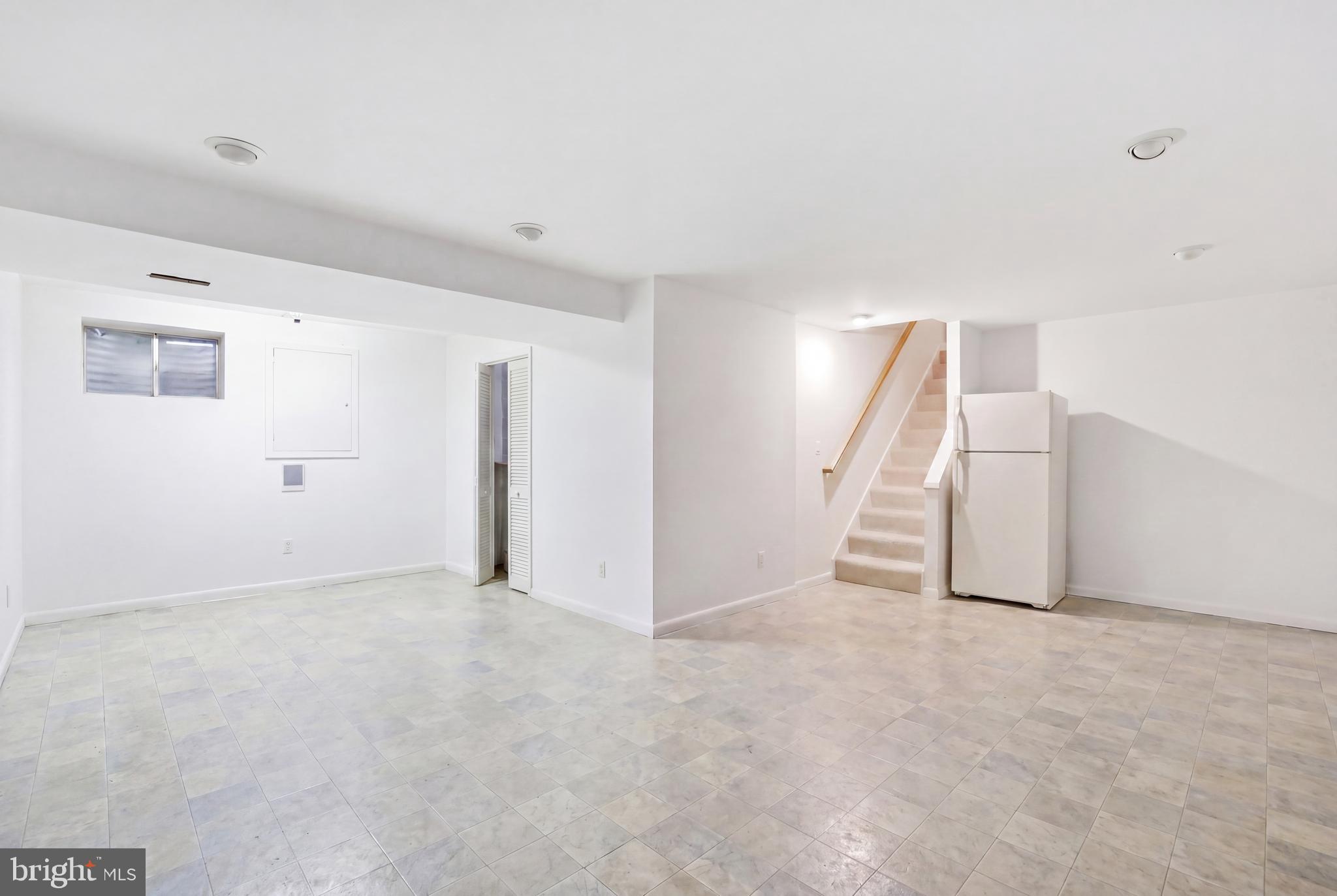 4908 WOODLAND WAY