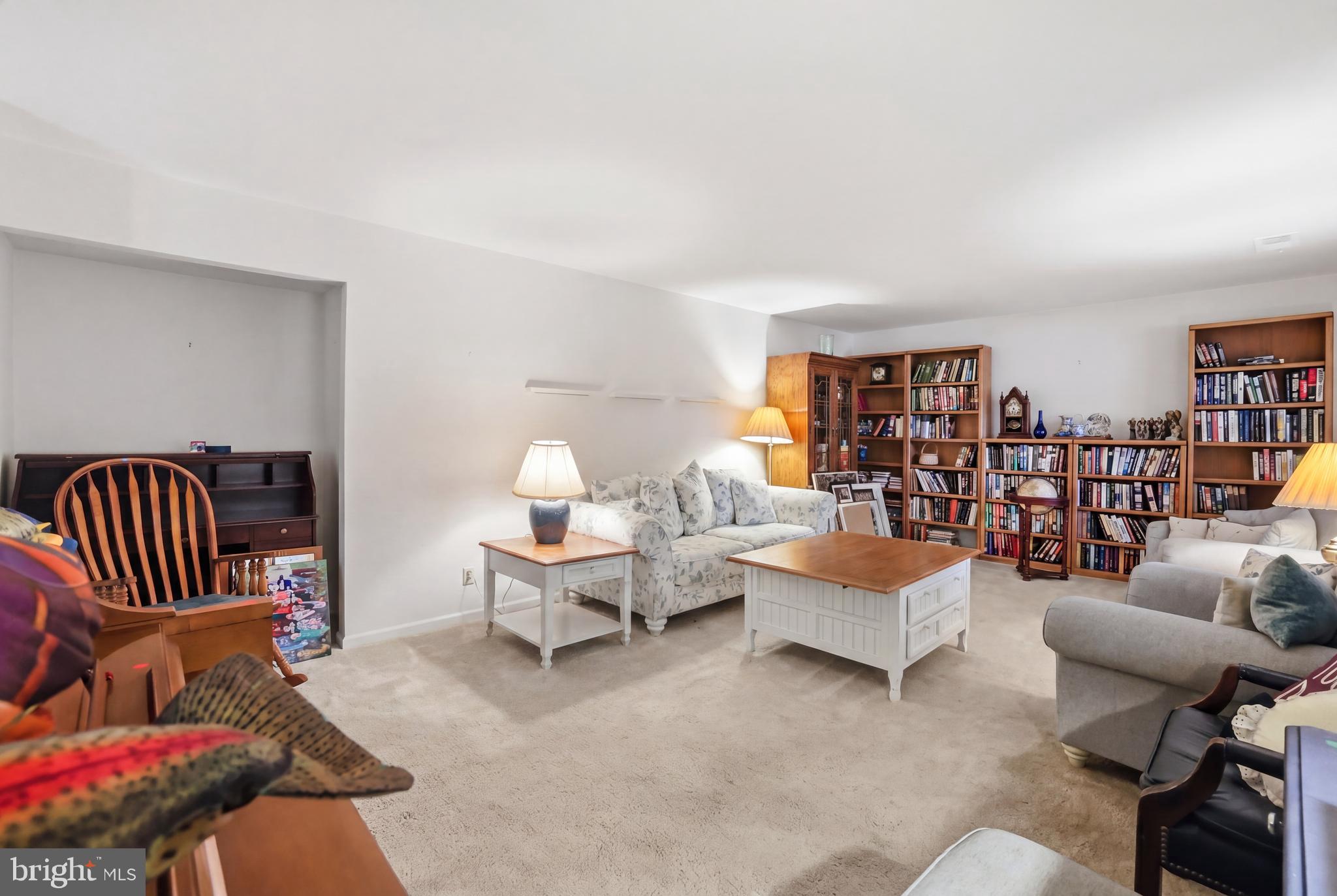 4908 WOODLAND WAY
