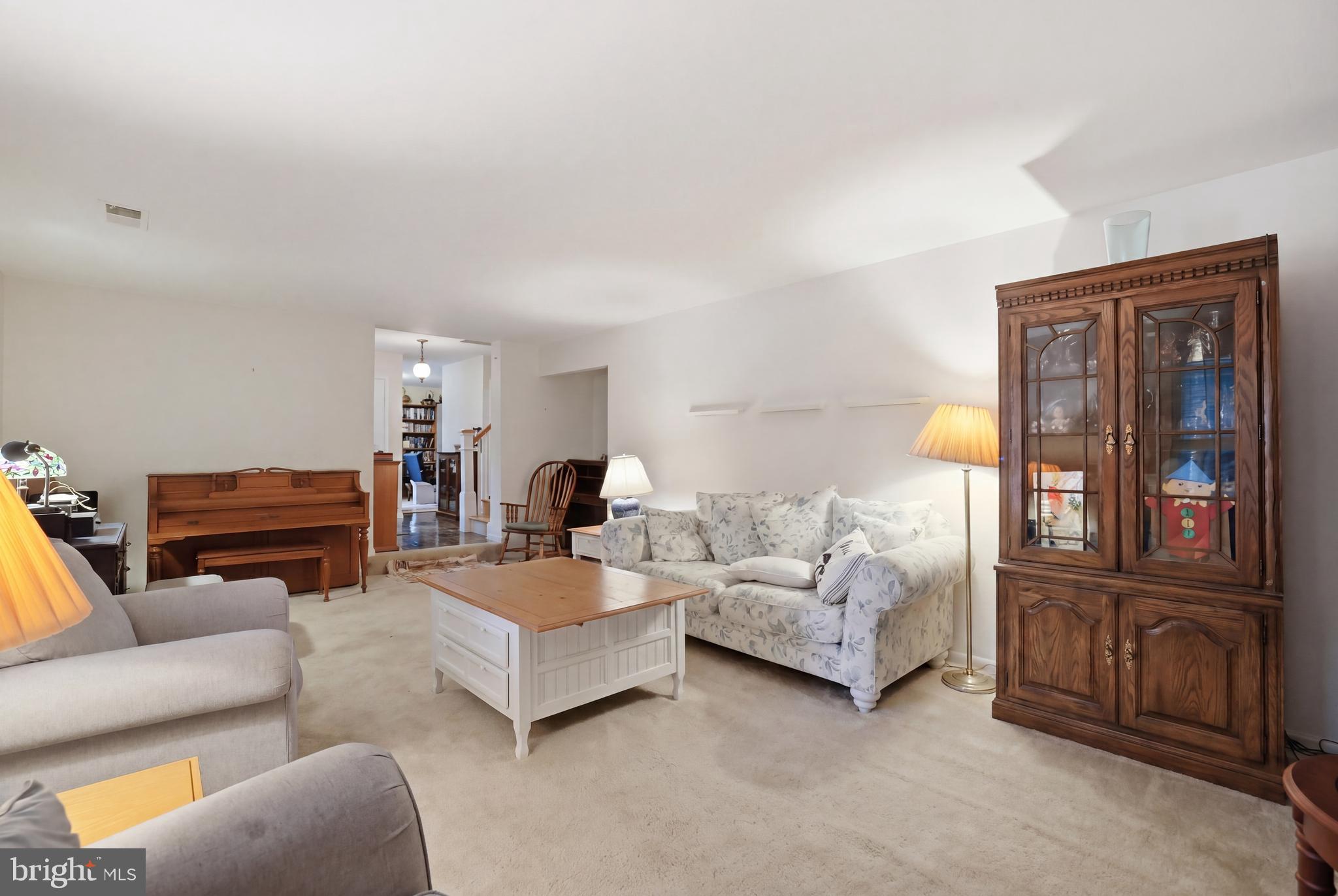 4908 WOODLAND WAY