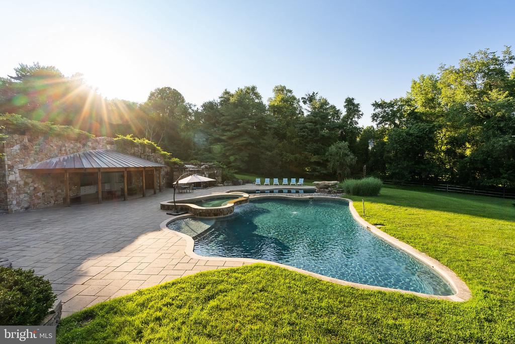 1531 WINDSTONE DRIVE