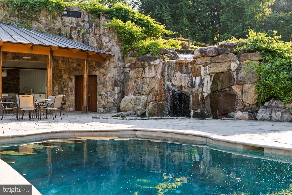 1531 WINDSTONE DRIVE