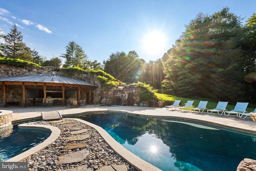 1531 WINDSTONE DRIVE