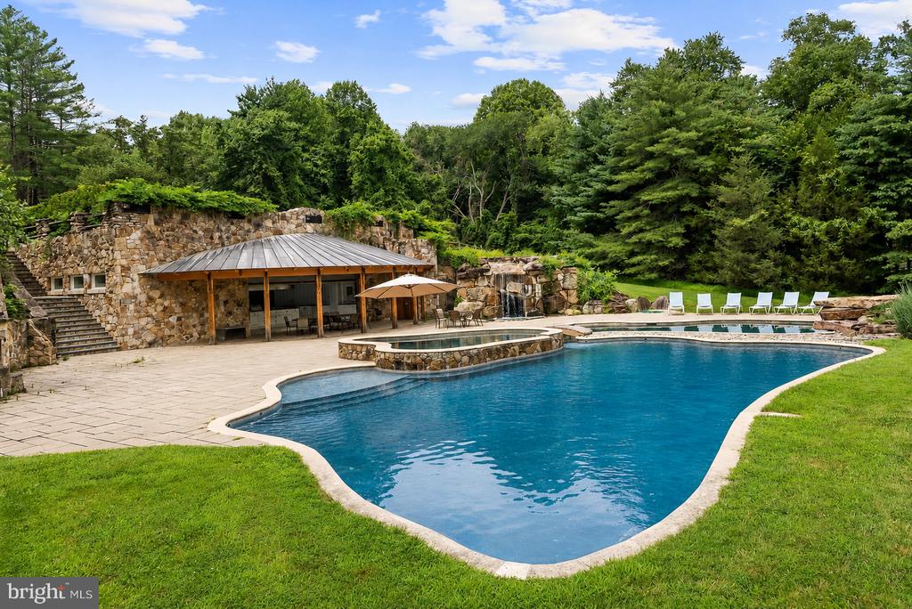 1531 WINDSTONE DRIVE