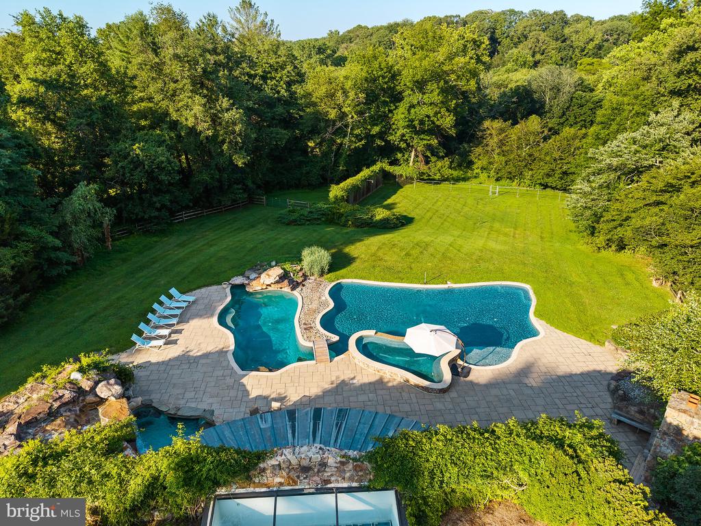 1531 WINDSTONE DRIVE