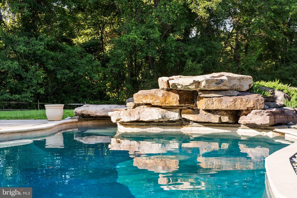 1531 WINDSTONE DRIVE
