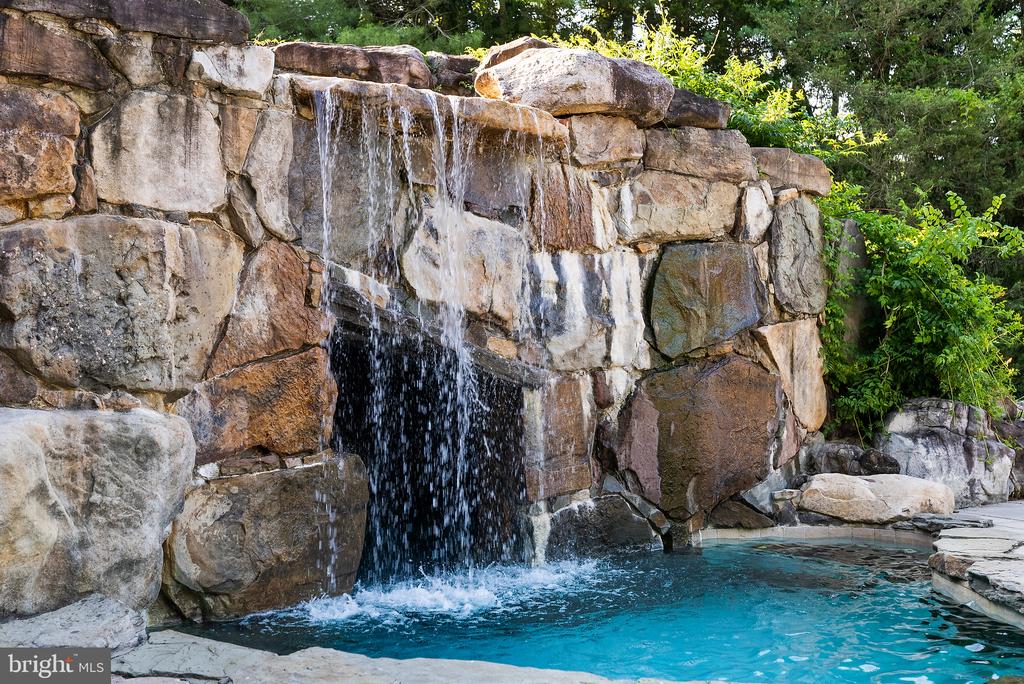 1531 WINDSTONE DRIVE