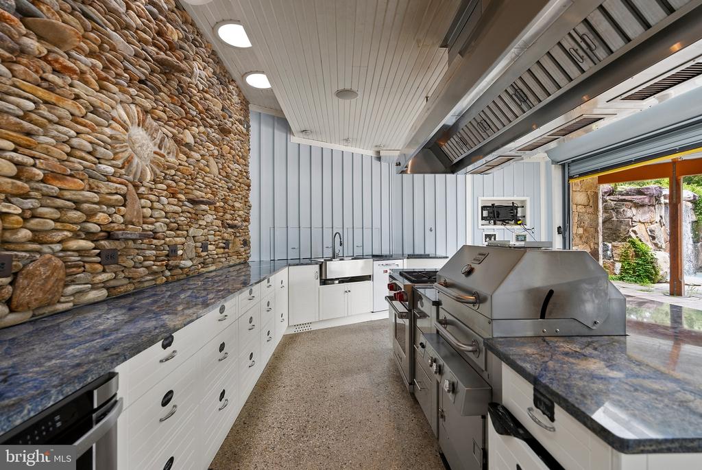 1531 WINDSTONE DRIVE