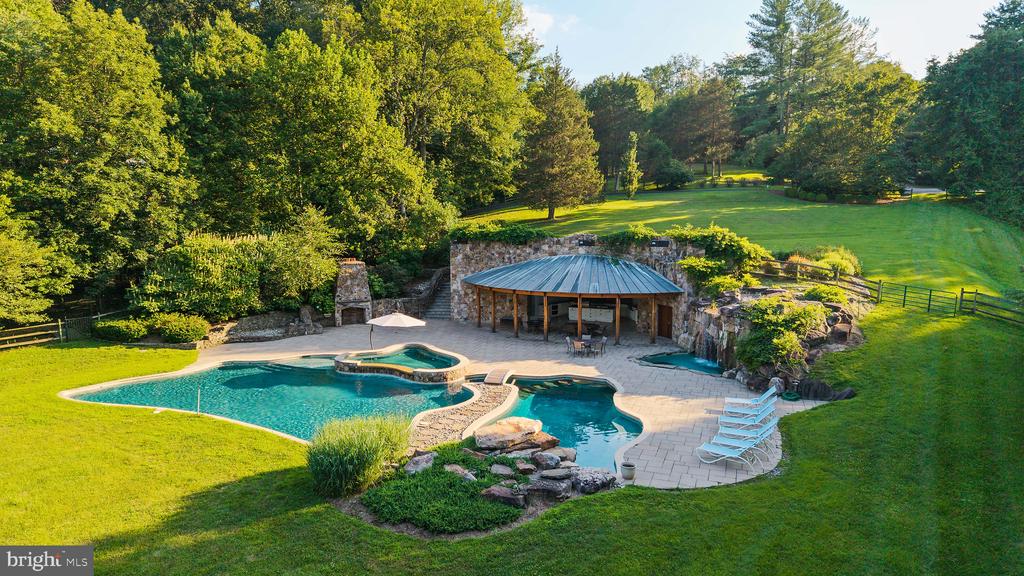 1531 WINDSTONE DRIVE