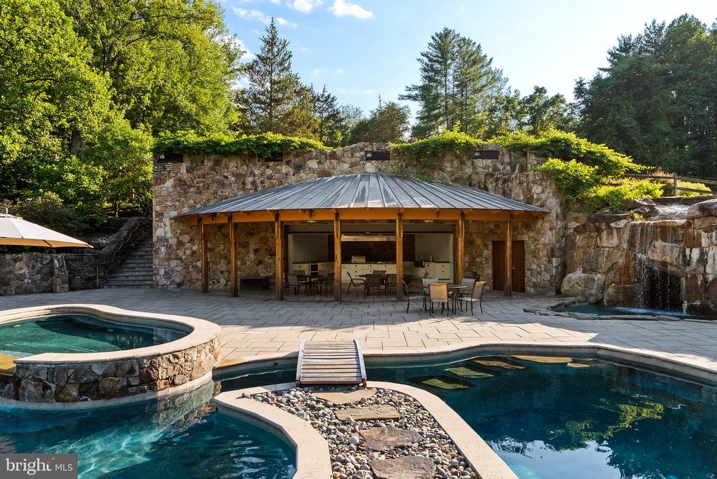 1531 WINDSTONE DRIVE
