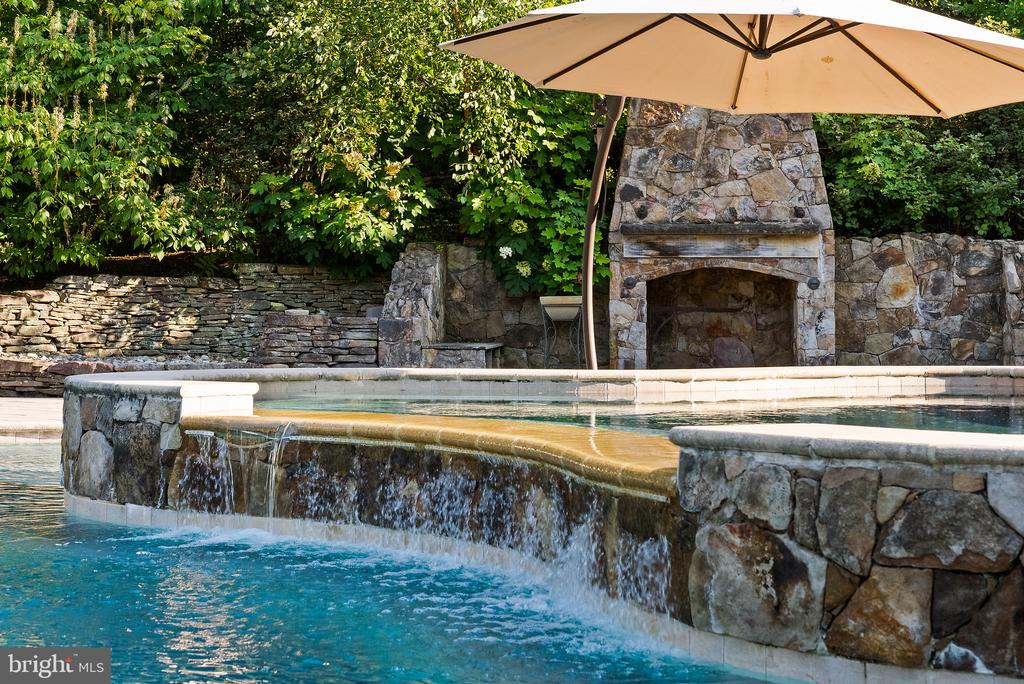 1531 WINDSTONE DRIVE