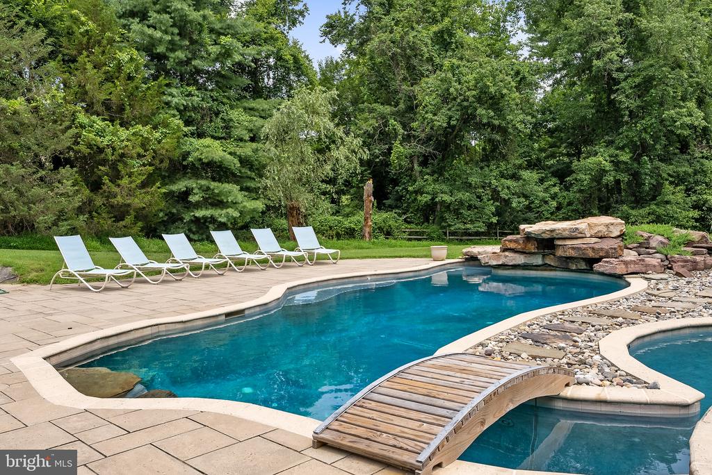 1531 WINDSTONE DRIVE