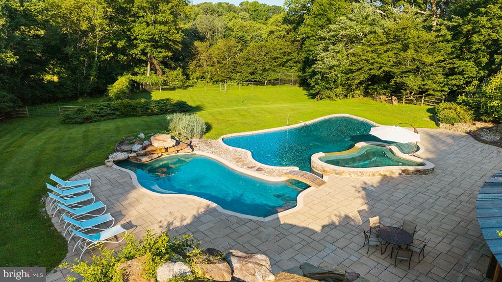 1531 WINDSTONE DRIVE