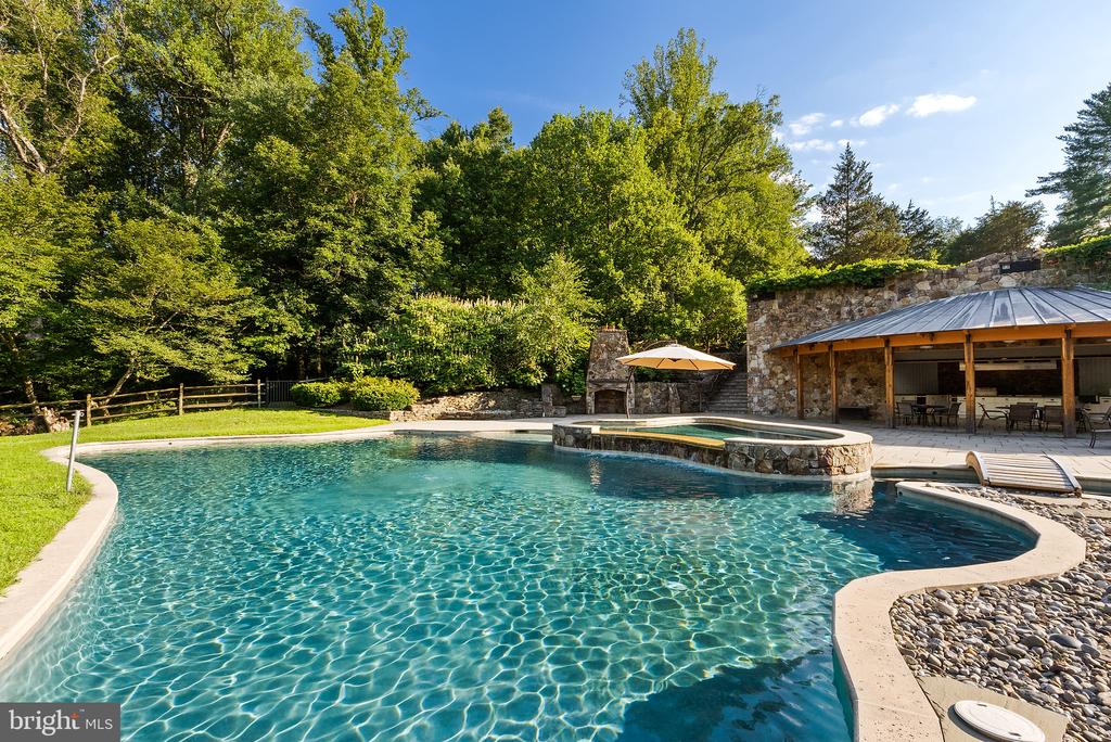1531 WINDSTONE DRIVE