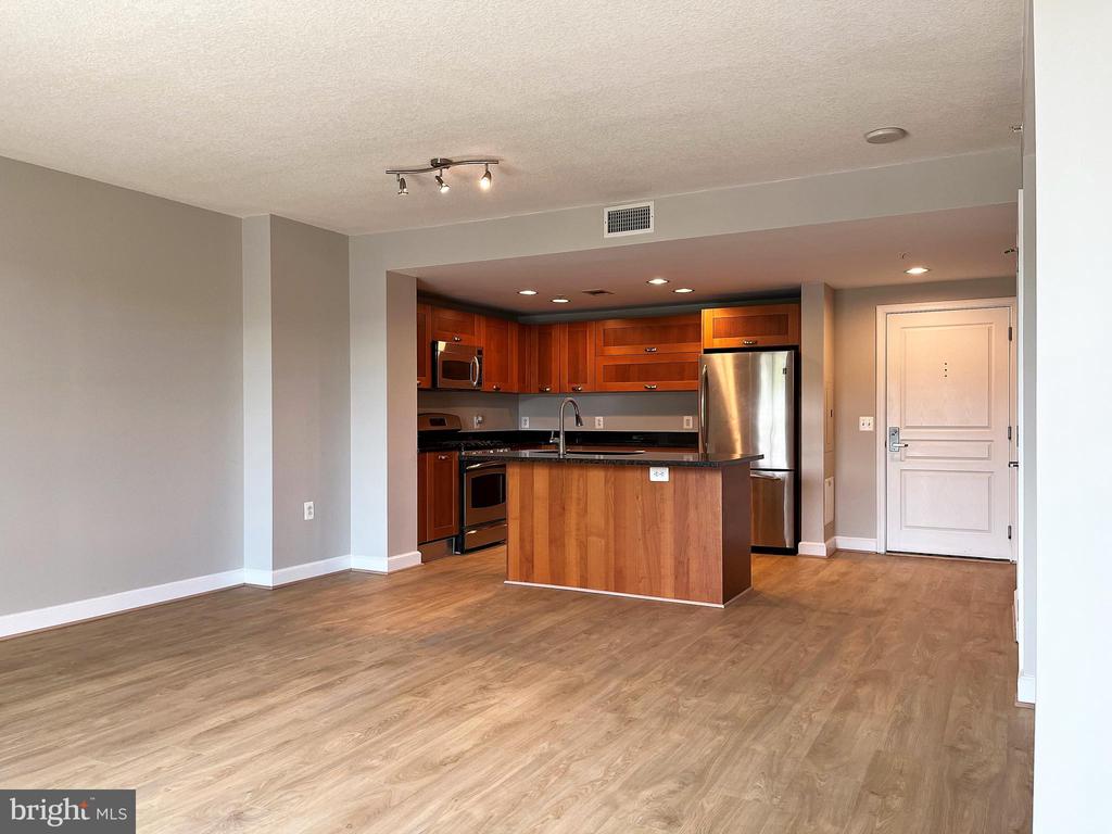 2451 MIDTOWN AVENUE Unit: 917