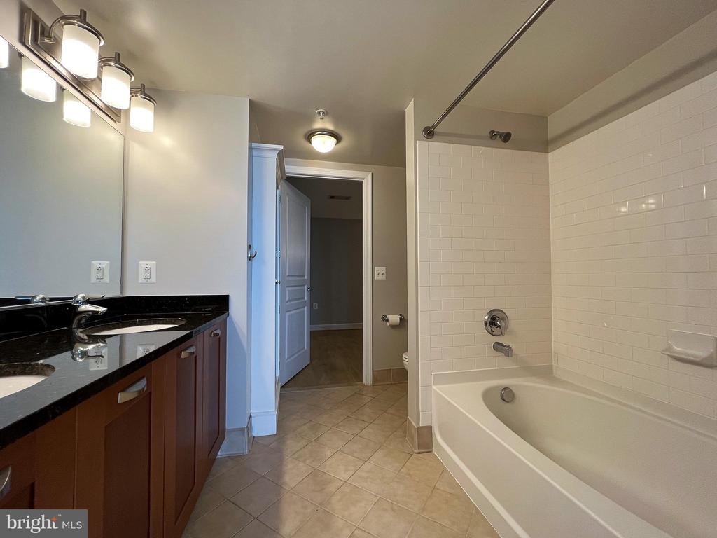 2451 MIDTOWN AVENUE Unit: 917