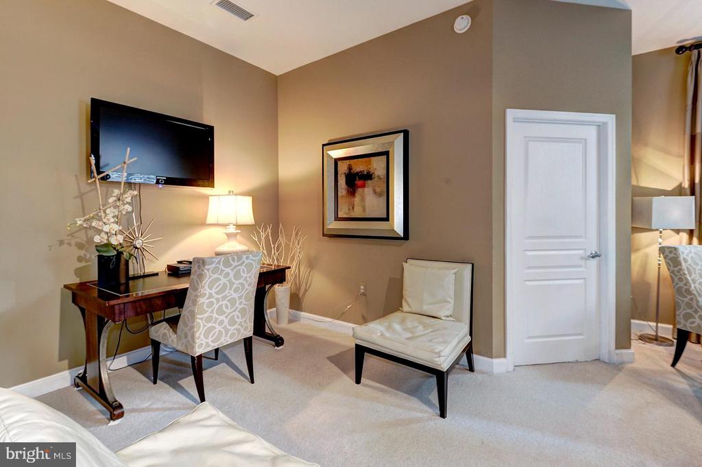 2451 MIDTOWN AVENUE Unit: 917