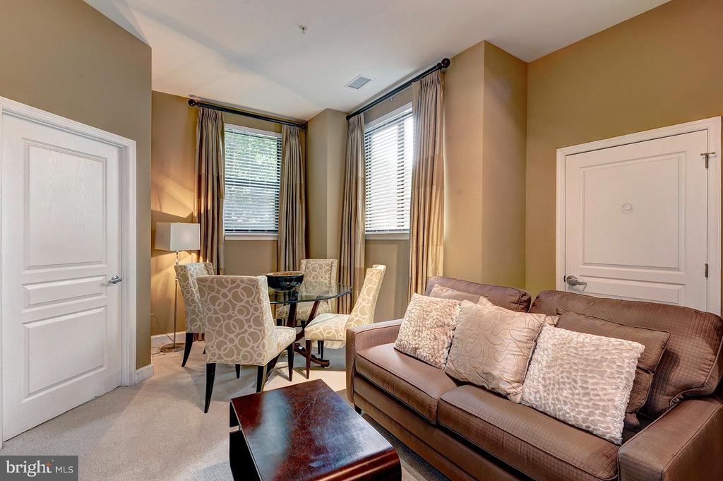 2451 MIDTOWN AVENUE Unit: 917
