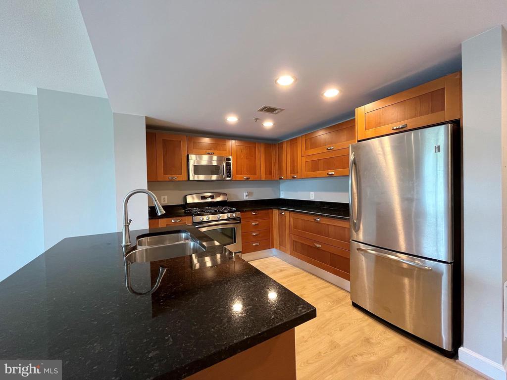 2451 MIDTOWN AVENUE Unit: 917