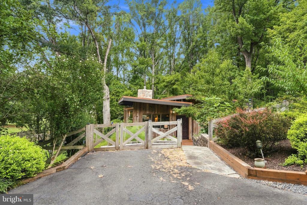 7221 CLIFTON ROAD
