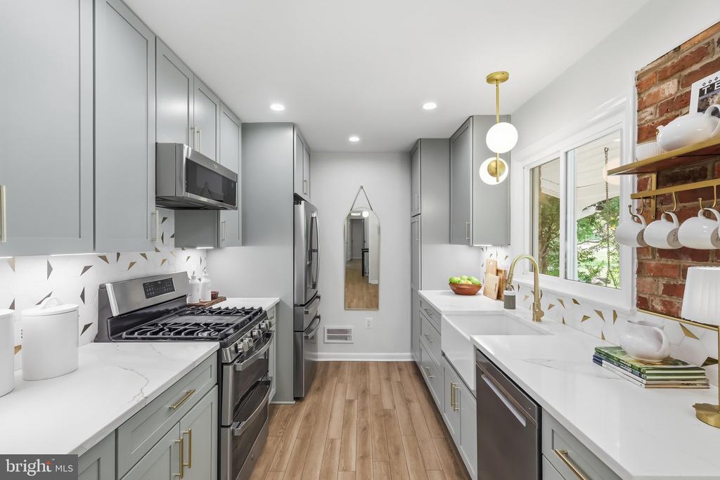 5109 RED FOX DRIVE