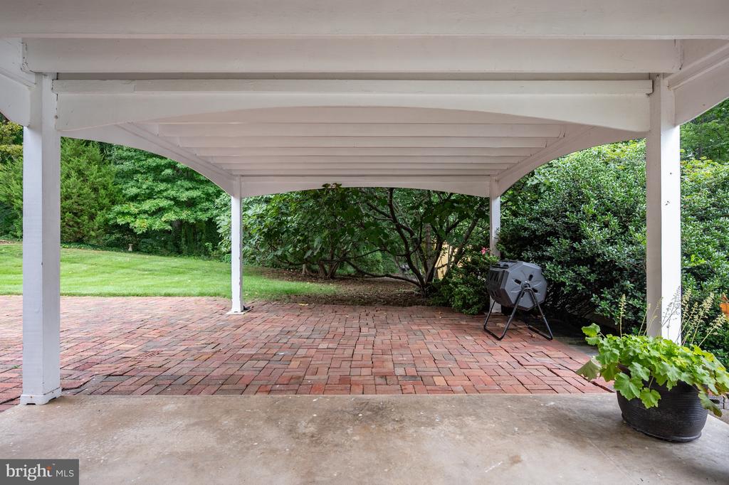 1308 WAKE FOREST DRIVE