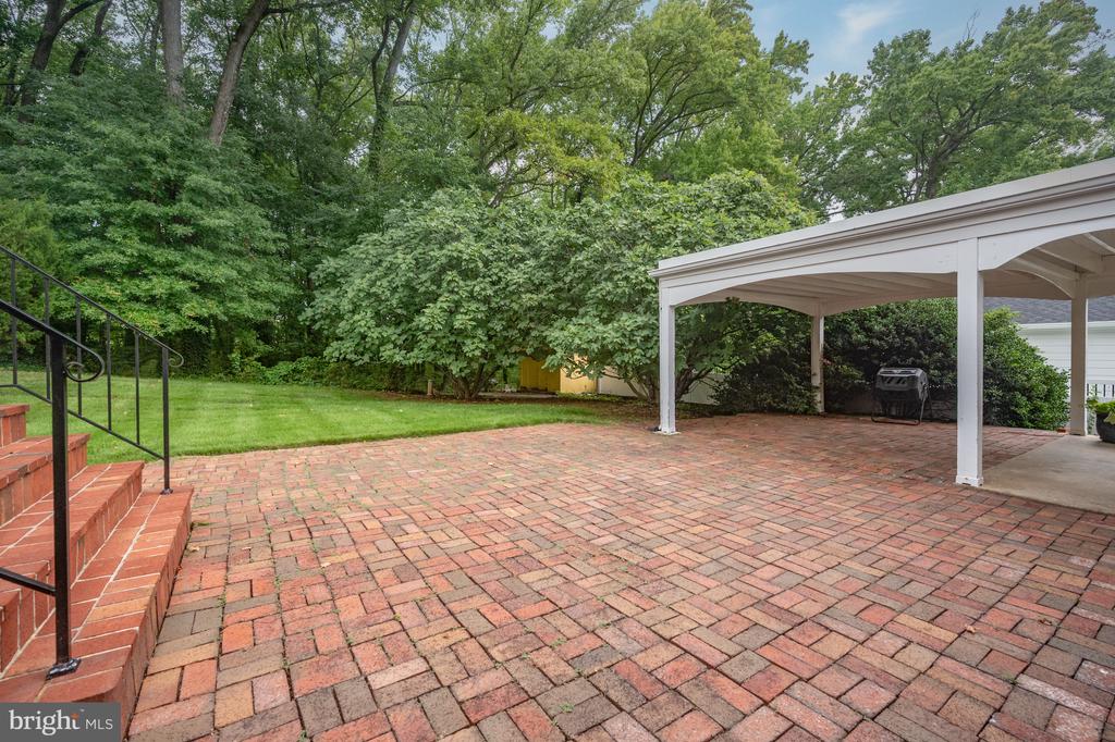 1308 WAKE FOREST DRIVE