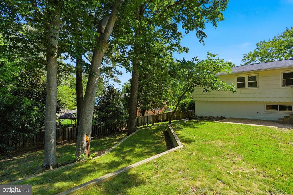 8410 BOUND BROOK LANE