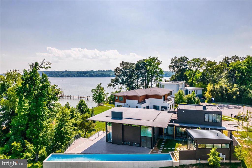 9433 FERRY LANDING COURT