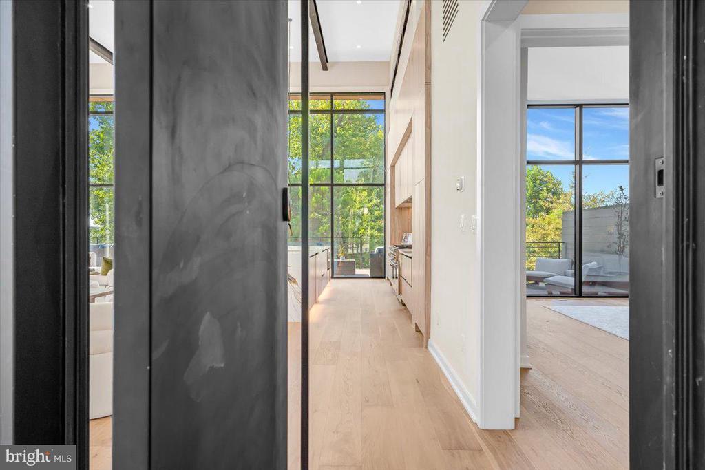 9433 FERRY LANDING COURT