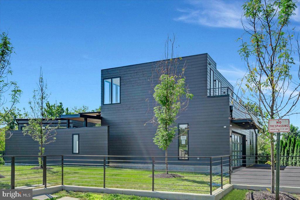 9433 FERRY LANDING COURT