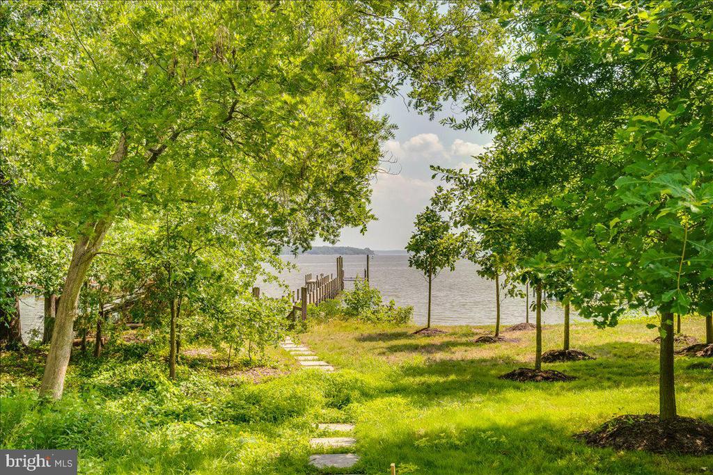 9433 FERRY LANDING COURT