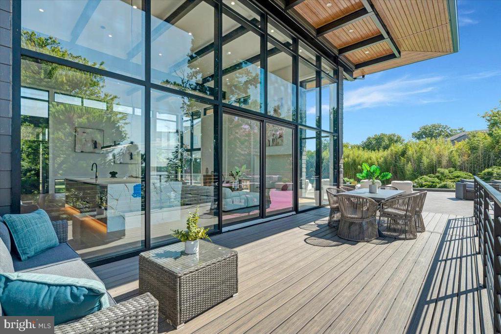 9433 FERRY LANDING COURT