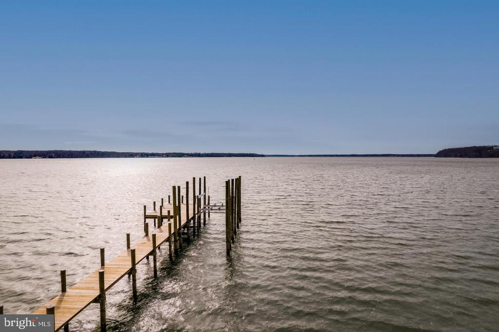 9433 FERRY LANDING COURT