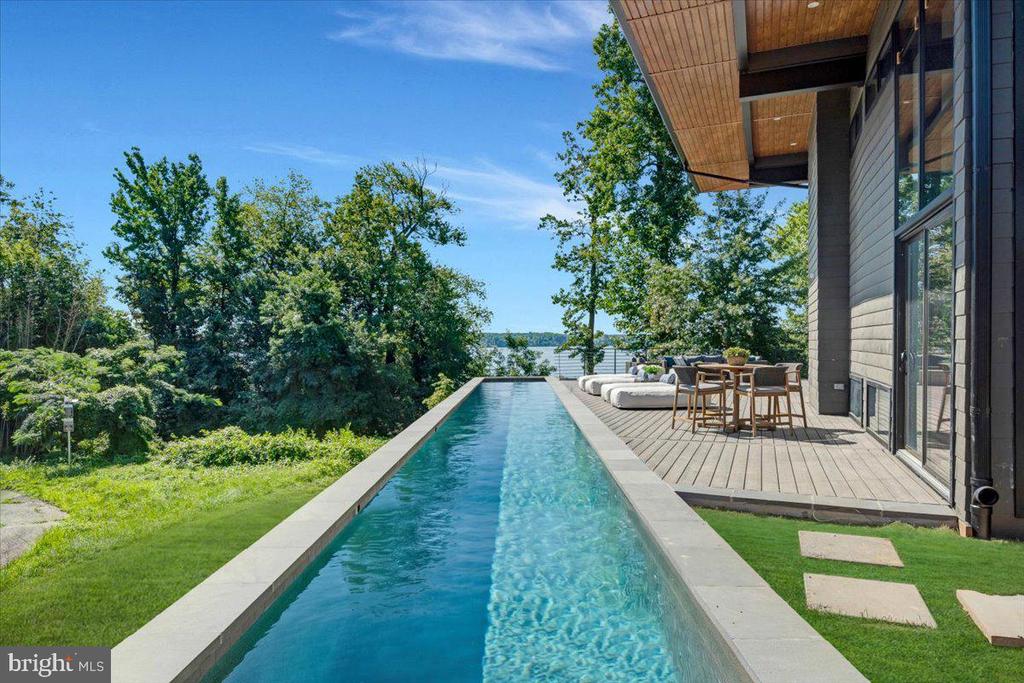 9433 FERRY LANDING COURT
