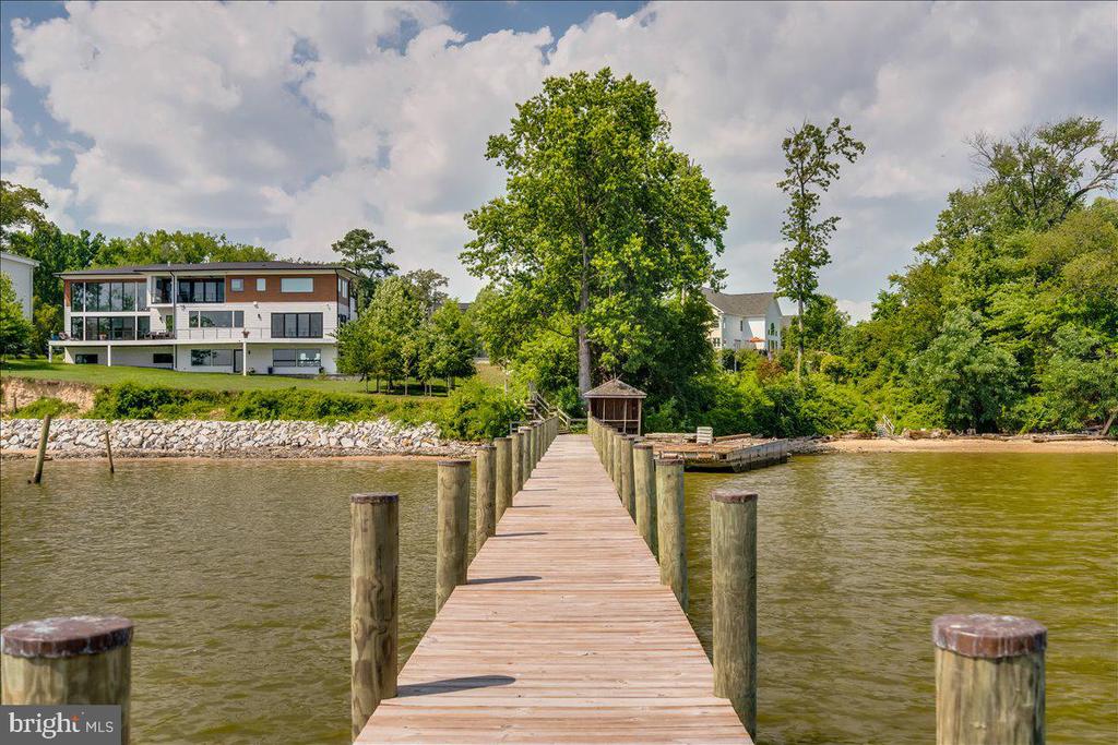 9433 FERRY LANDING COURT