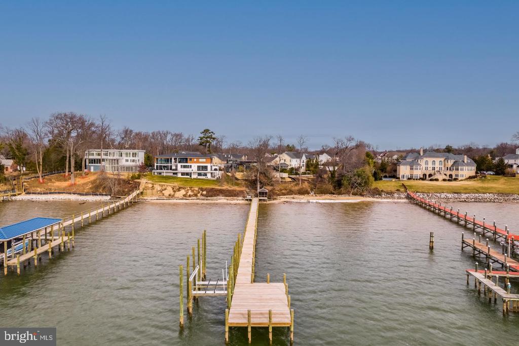 9433 FERRY LANDING COURT